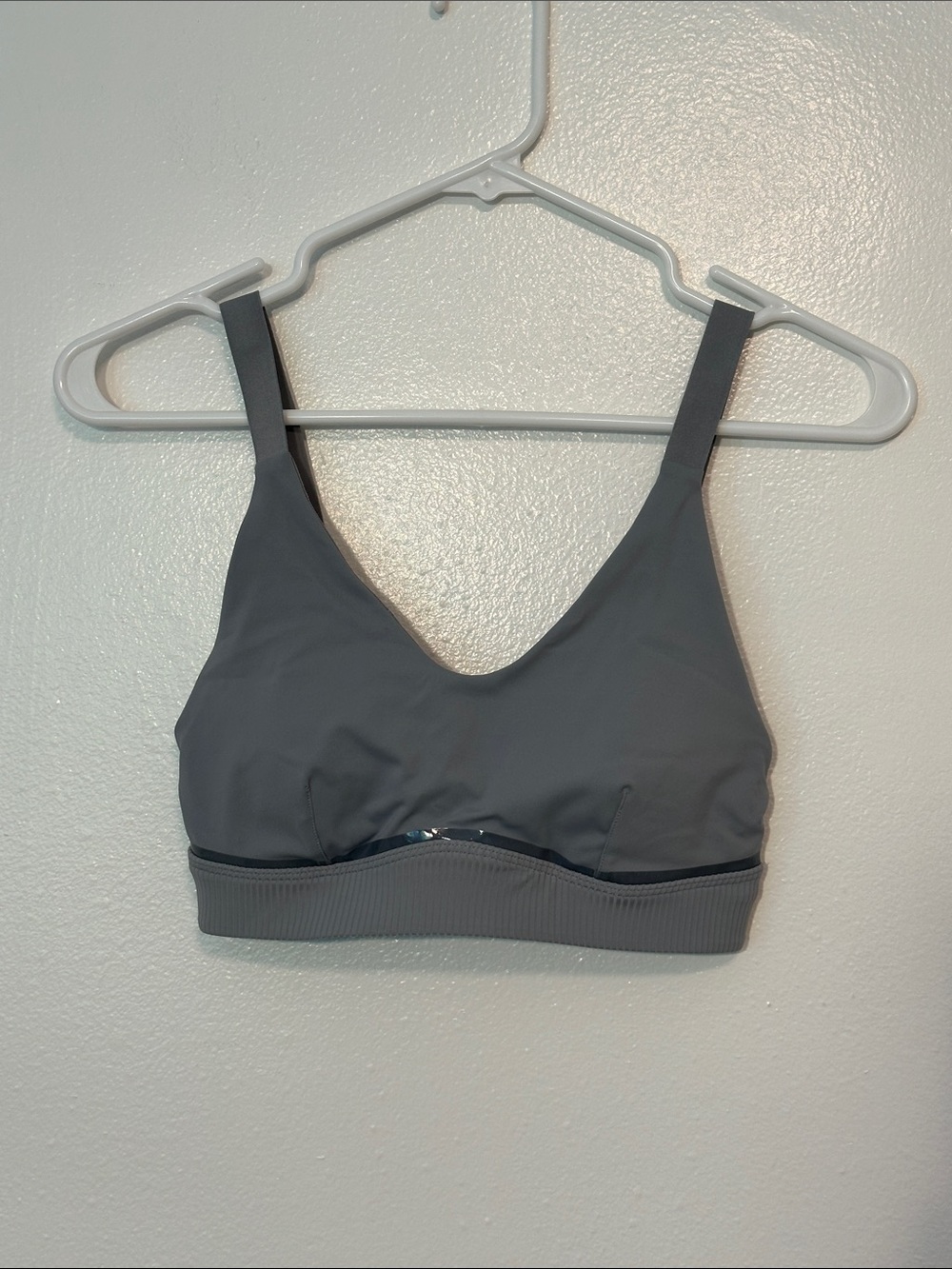 Lululemon Scoop Neck Sports Bra in Charcoal Gray size four